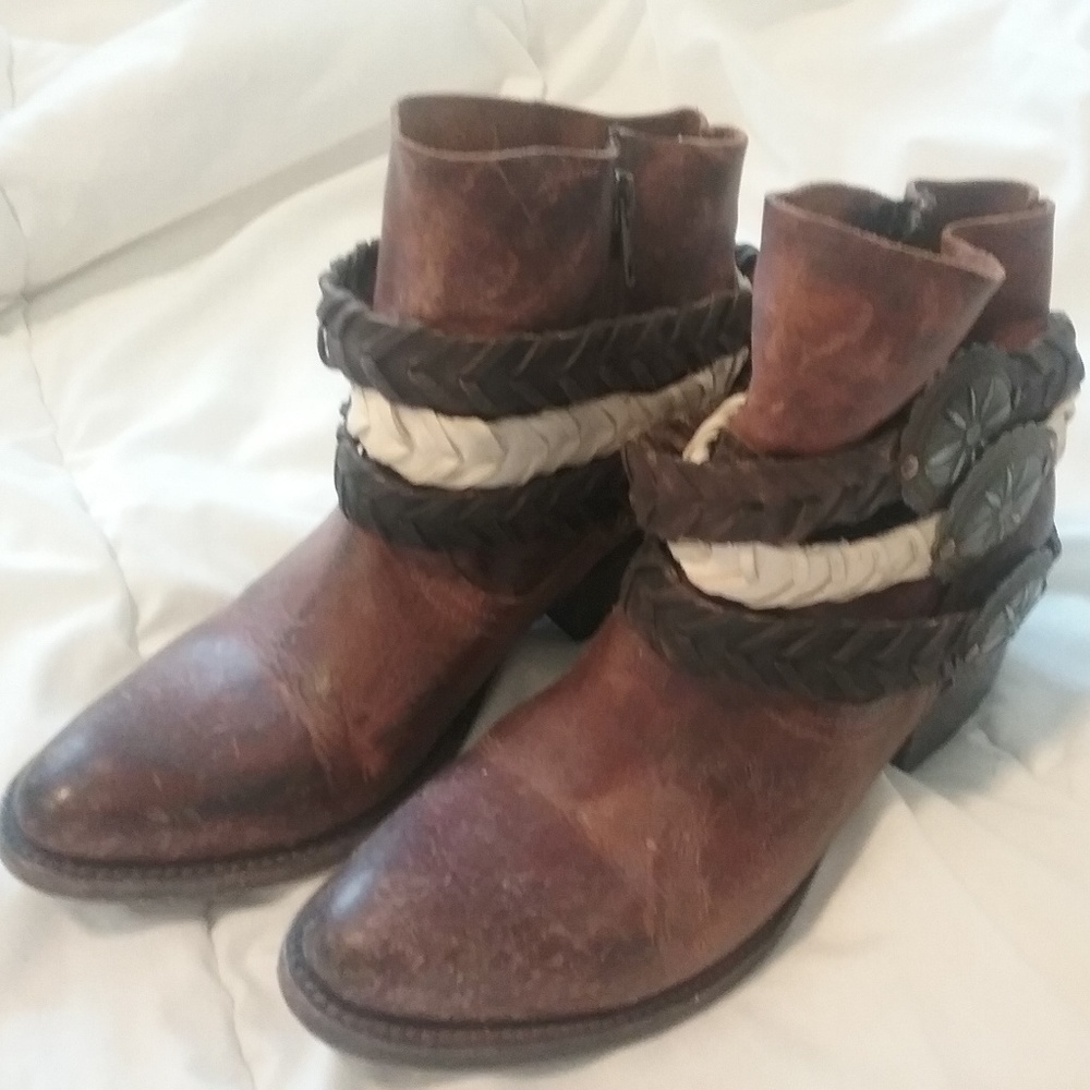 Freebird by Steven Distressed Leather Booties, Sz8